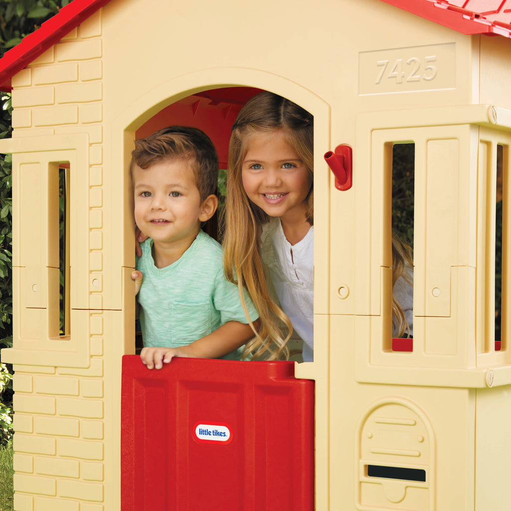 Red Playhouse I421445