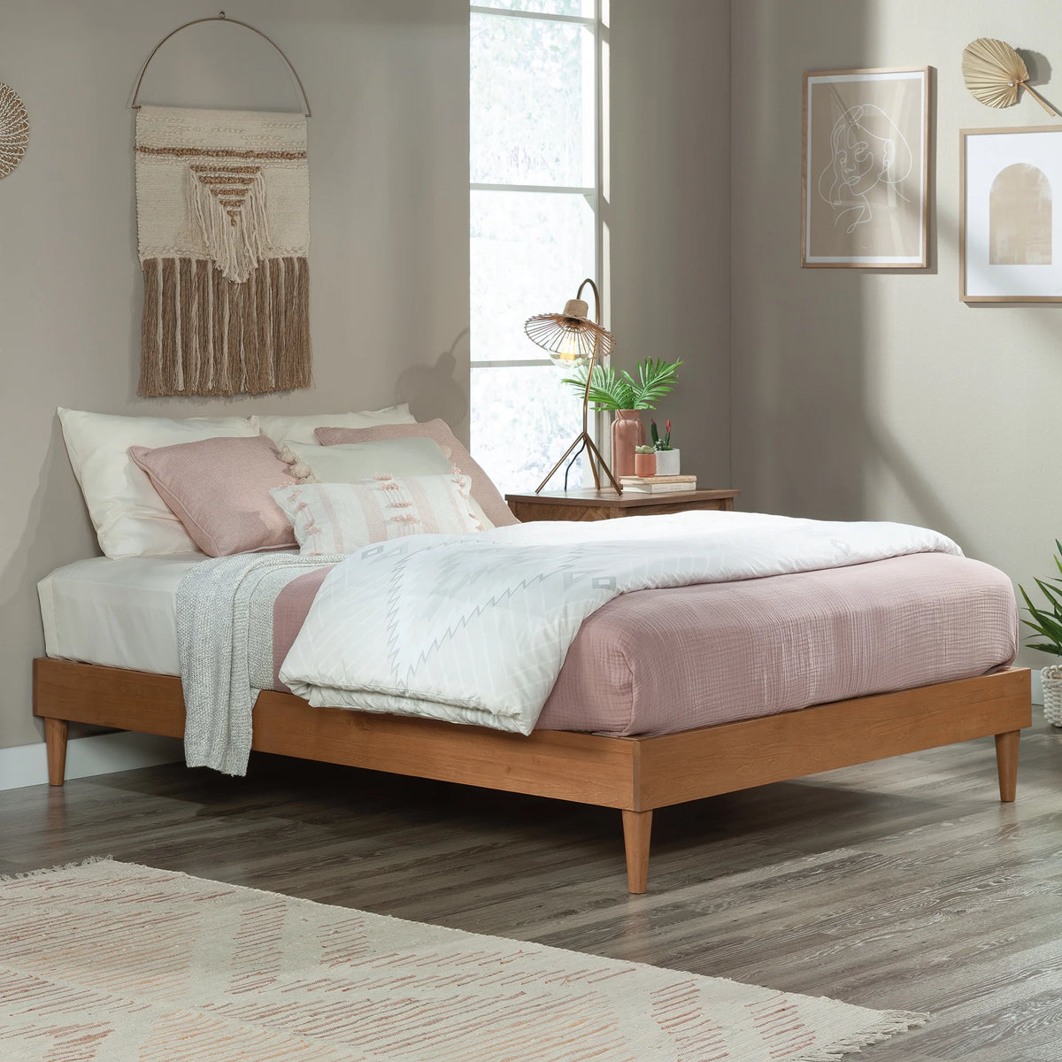 Queen-Size Solid Wood Platform Bed I6422
