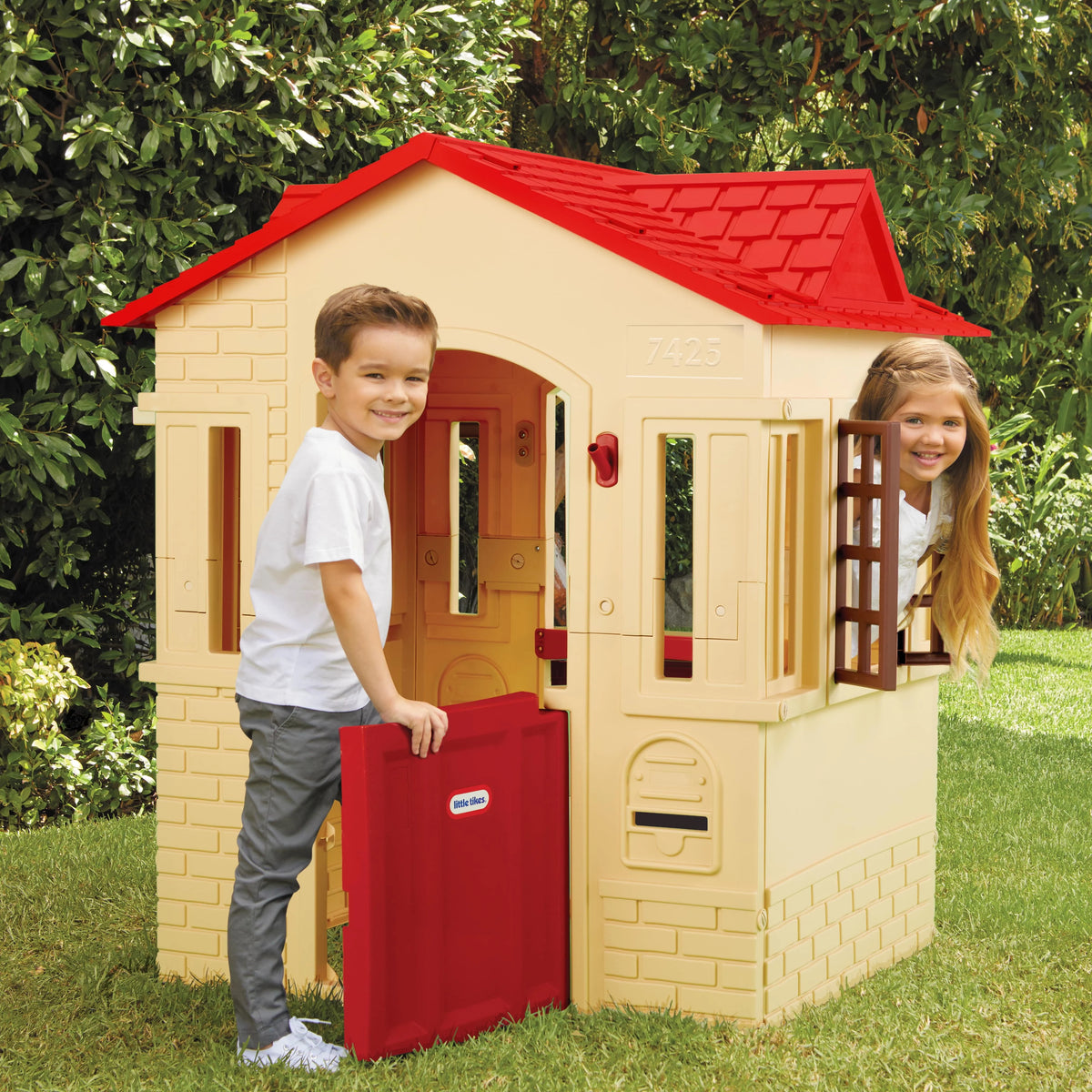 Red Playhouse I421445