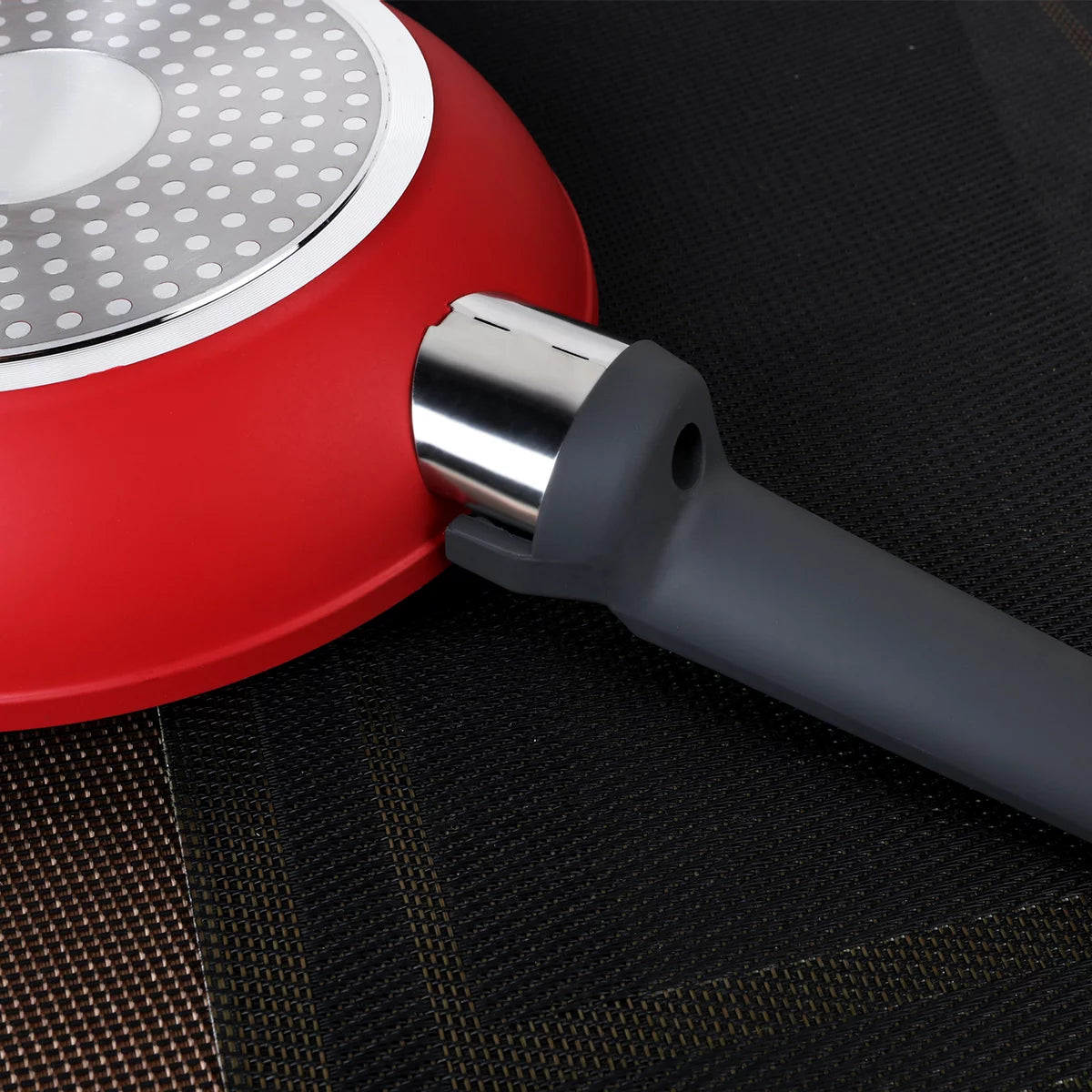 Red 9.5 Inch Non-Stick Frying Pans R695