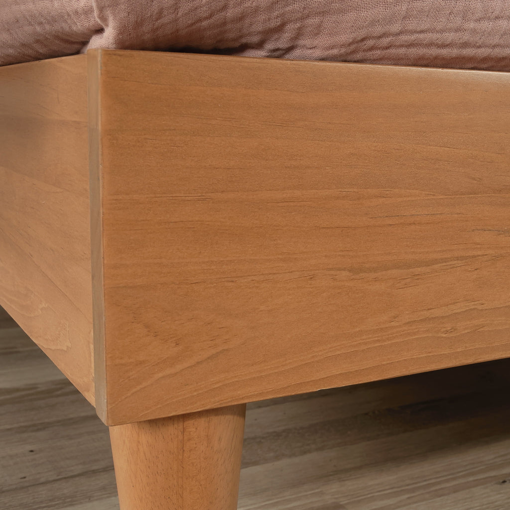 Queen-Size Solid Wood Platform Bed I6422