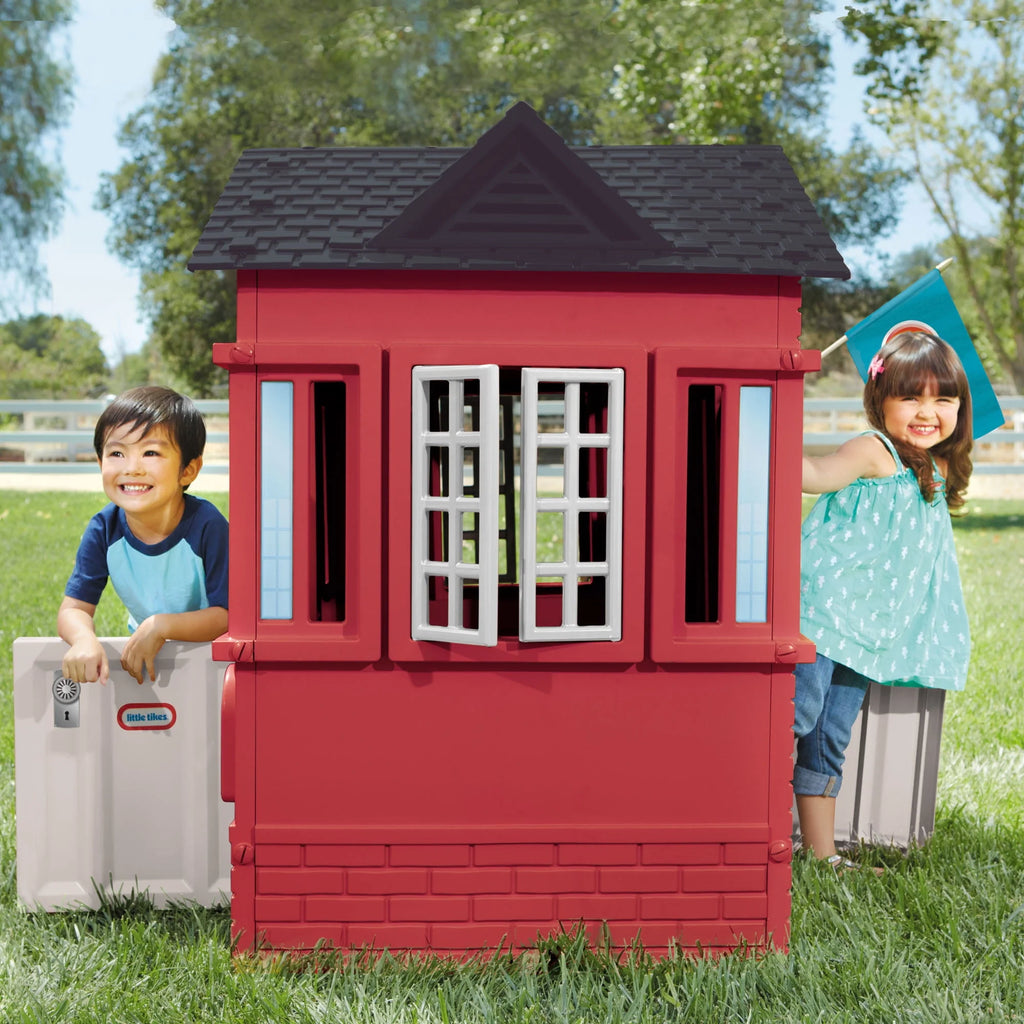 Red Playhouse I421445