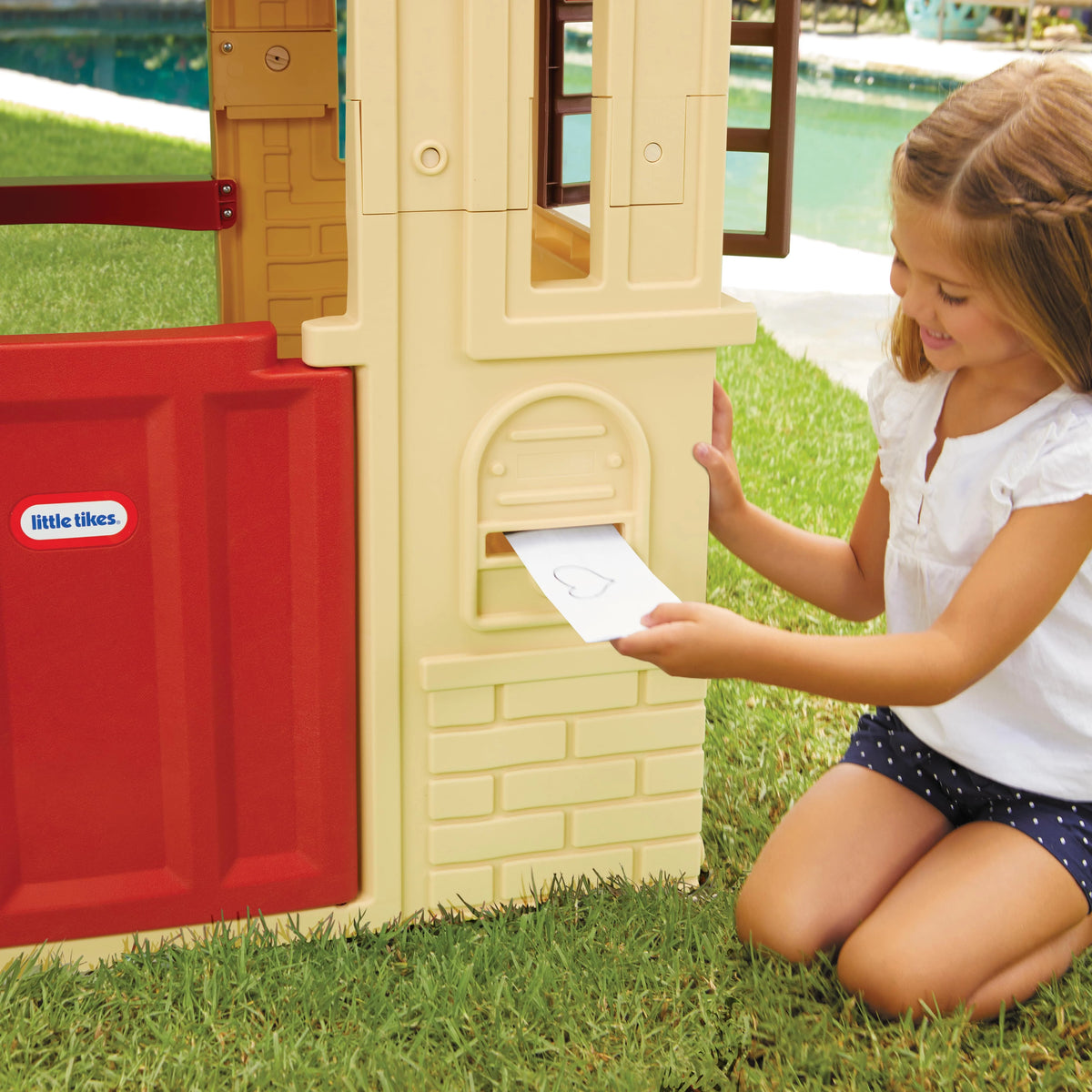 Red Playhouse I421445